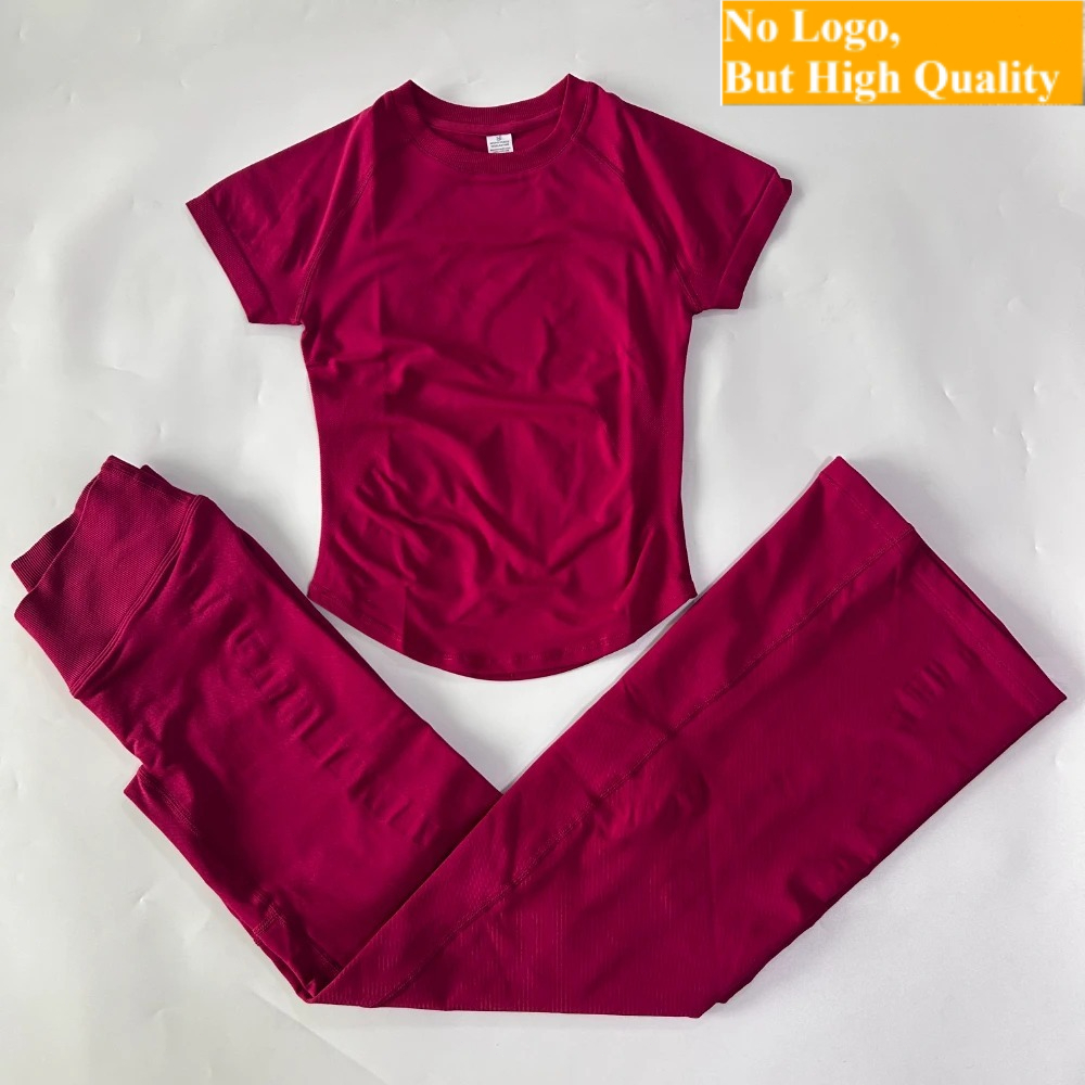 Yoga Và Fitness - เสื้อยืดแขนสั้นรัดรูปยืดหยุ่นสูงสำหรับผู้หญิง พร้อมกางเกงโยคะทรงทรัมเป็ตเอววีไขว้ และชุดออกกำลังกาย